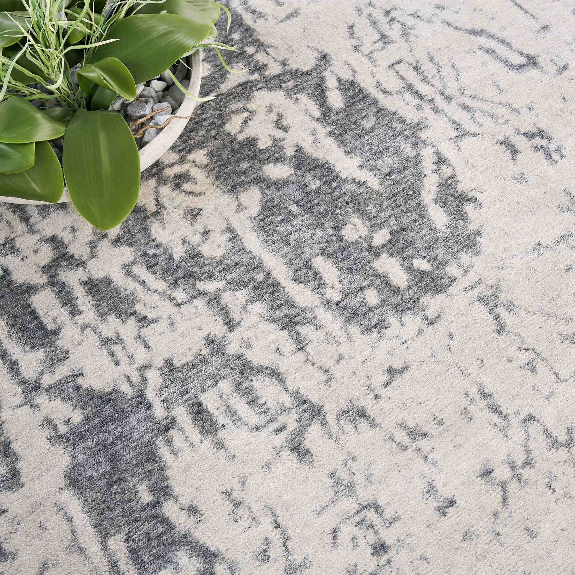 Silk Shadows SHA10 Transitional Rug