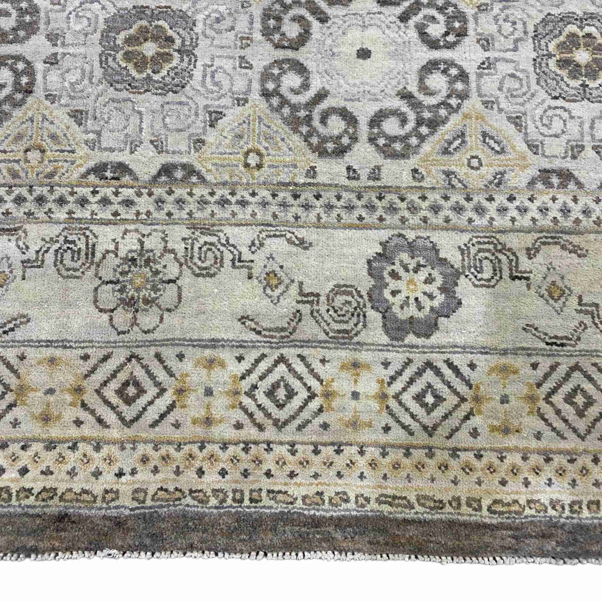 Pakistan 6' x 9'1" Classic Transitional Wool Rug